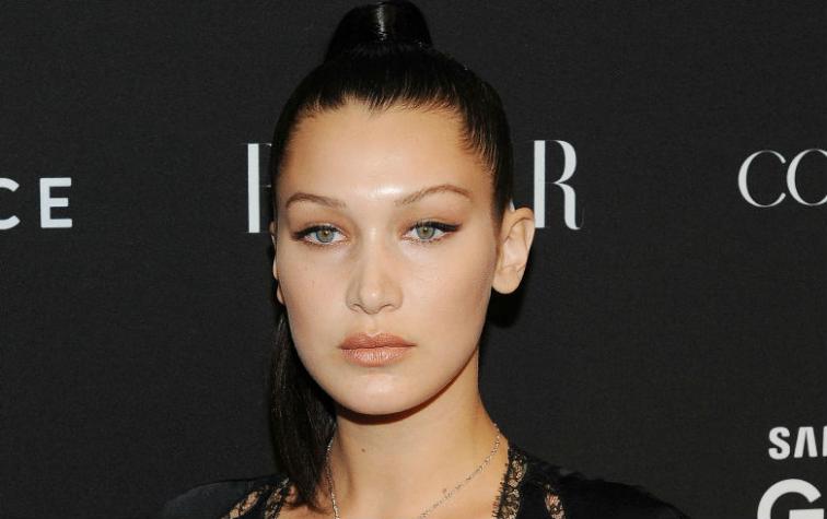 Selfie de Bella Hadid llama la atención por un pequeño descuido