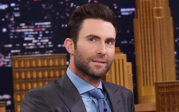 Adam Levine enternece Instagram con foto familiar