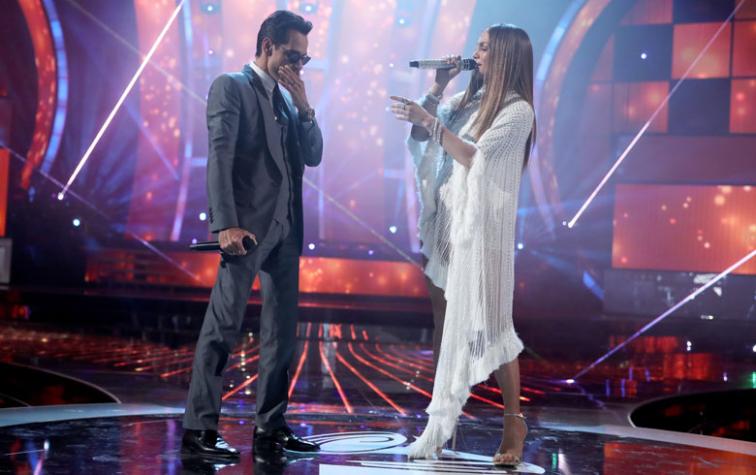 ¡Jennifer Lopez y Marc Anthony se besaron en el escenario!