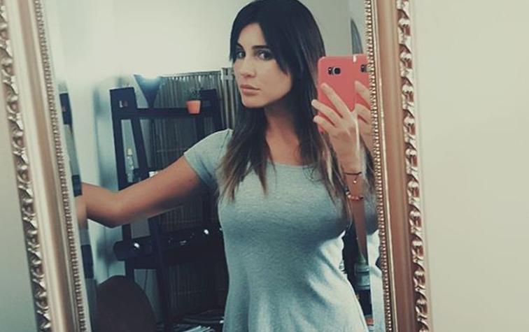 Francisca Undurraga dio cuenta de su pequeña cintura con casual selfie