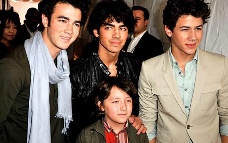 El hermano menor de los Jonas Brothers fue detenido por posesión de drogas