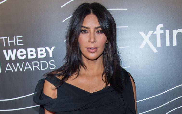 Kim Kardashian evalúa usar un vientre de alquiler