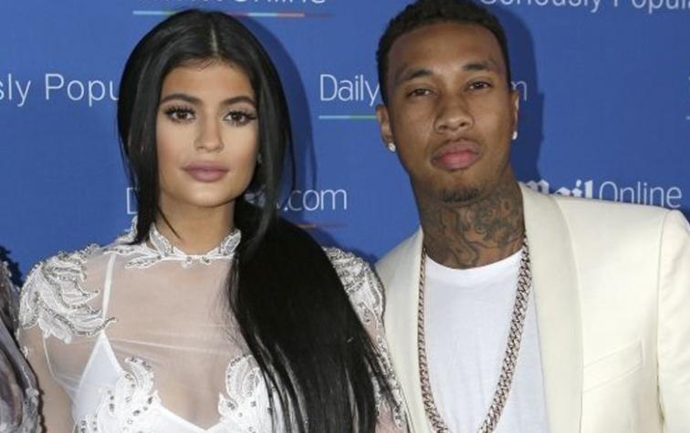 ¡Familia feliz! Kylie Jenner, Tyga y su hijo salen a comer sushi