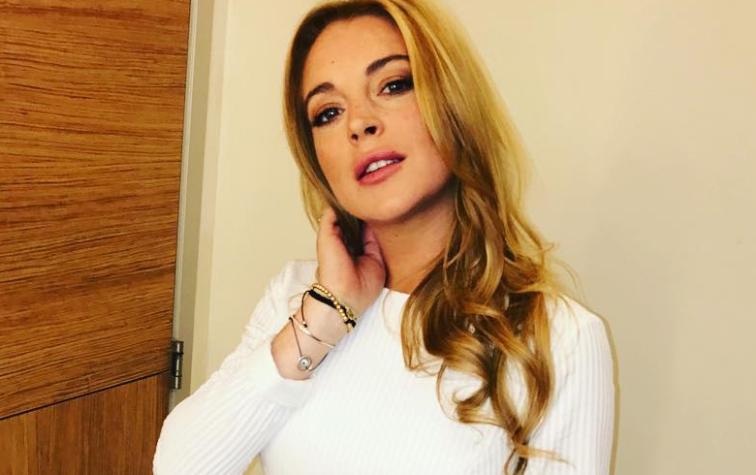 Lindsay Lohan apareció hablando con la papa en la boca 