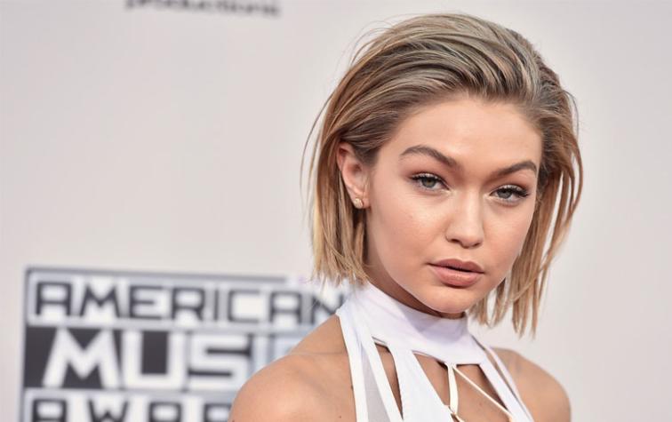 La aplaudida imitación de Gigi Hadid a Melania Trump en los AMAs 2016