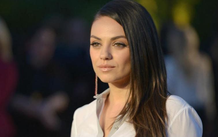 Mila Kunis reveló que fue amenazada por productor al no posar semidesnuda