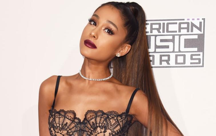 Ariana Grande estrena look platinado en nuevo video