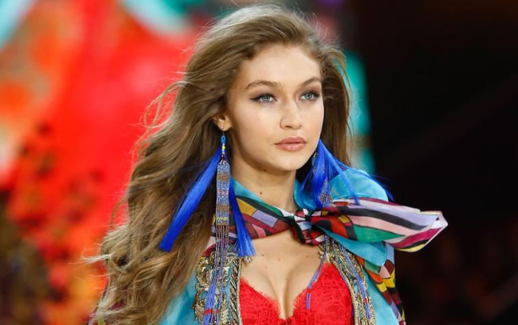 Gigi Hadid tuvo que enfrentar un problema de vestuario en el escenario