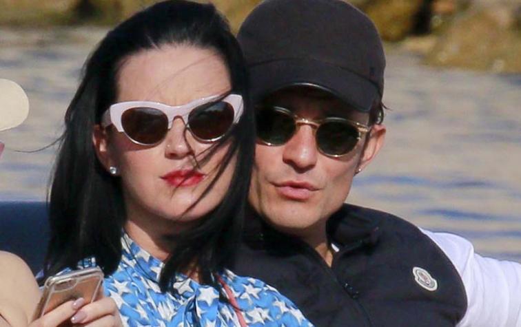 Katy Perry y Orlando Bloom visitaron hospital vestidos de Santa 