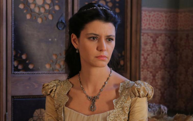 Canal 13 presenta a Beren Saat en el nuevo adelanto de “Kosem, la sultana” 