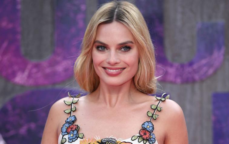 Margot Robbie confirma matrimonio con irreverente foto del gran día