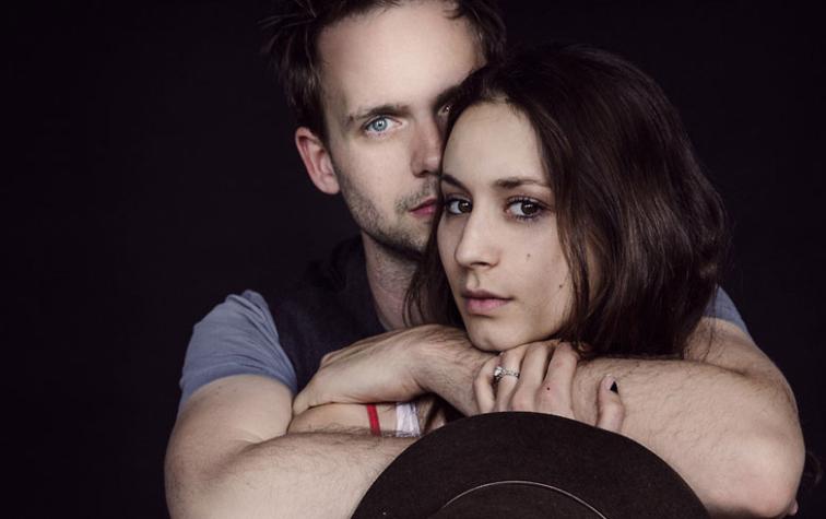 El matrimonio Boho Chic de Troian Bellisario y Patrick J. Adams