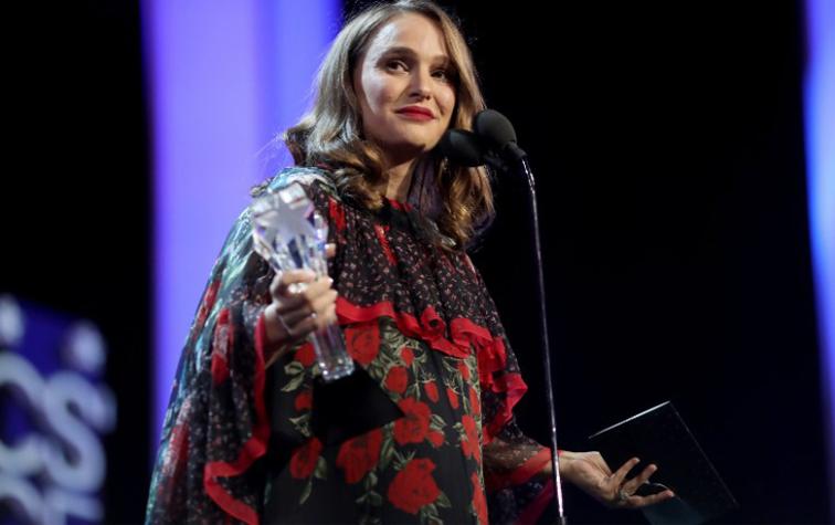 Natalie Portman gana premio a "Mejor Actriz" por "Jackie" en los Critics' Choice Awards