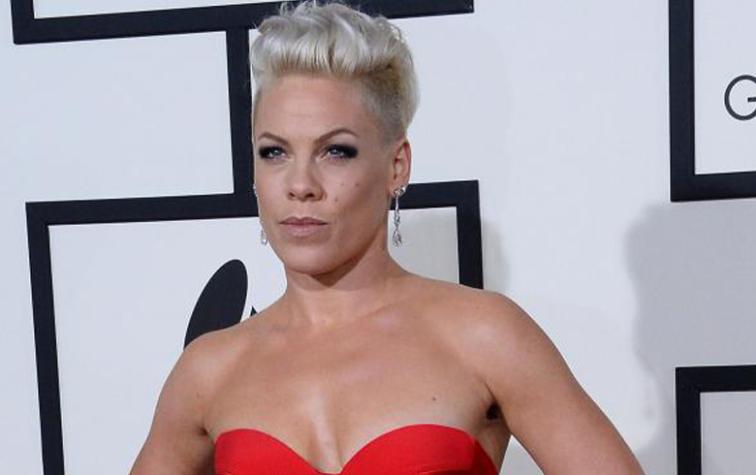 Pink mostró a su guagua recién nacida en redes sociales