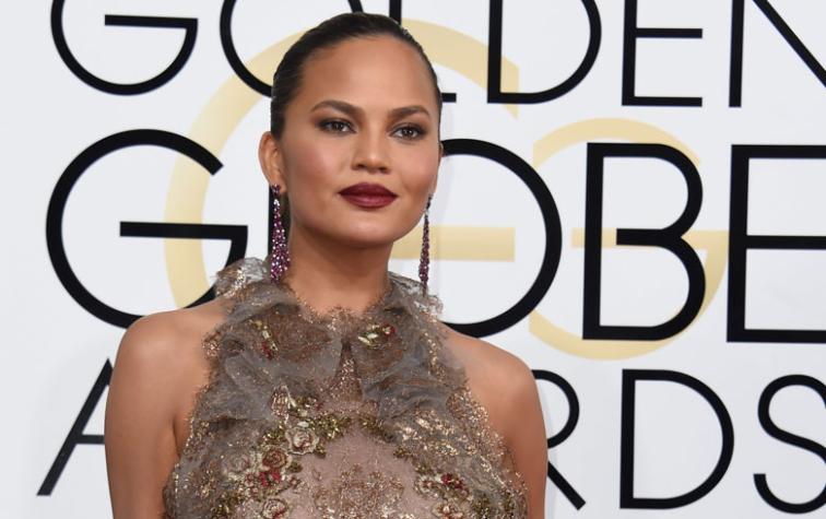 Fans alaban a Chrissy Teigen tras compartir foto de sus estrías