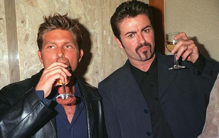 Ex de George Michael fue fotografiado con su nueva pareja