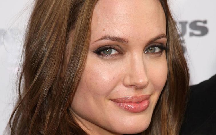 Angelina Jolie protagoniza nueva campaña de perfume