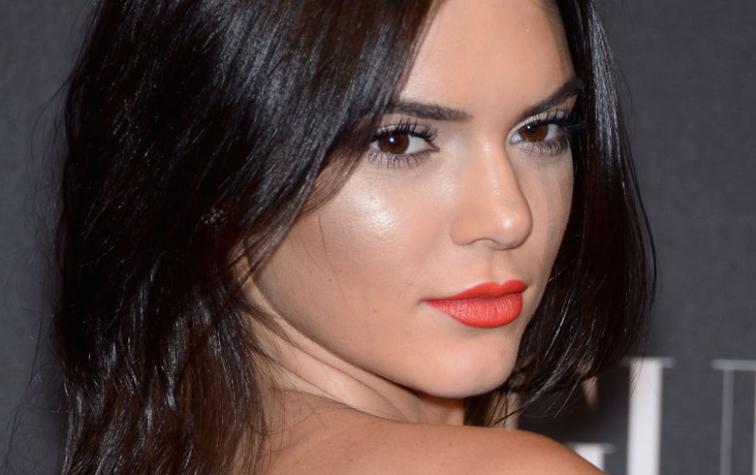 Kendall Jenner oculta su cara de los paparazzis ¿Qué esconde?