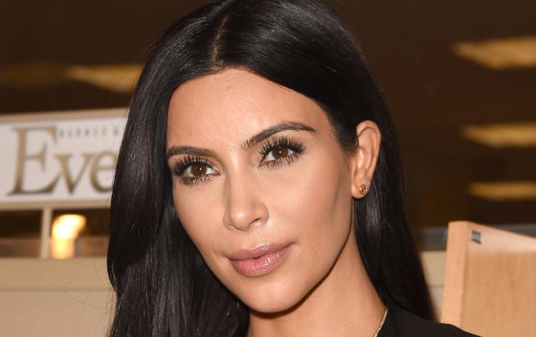 Kim Kardashian se libera del maquillaje y de sus curvas