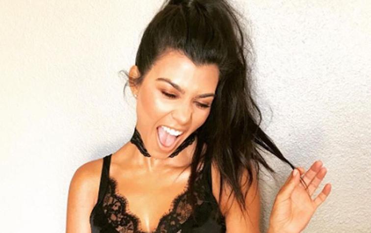 Desde Bahamas Kourtney Kardashian muestra abdomen de acero en sensual bikini