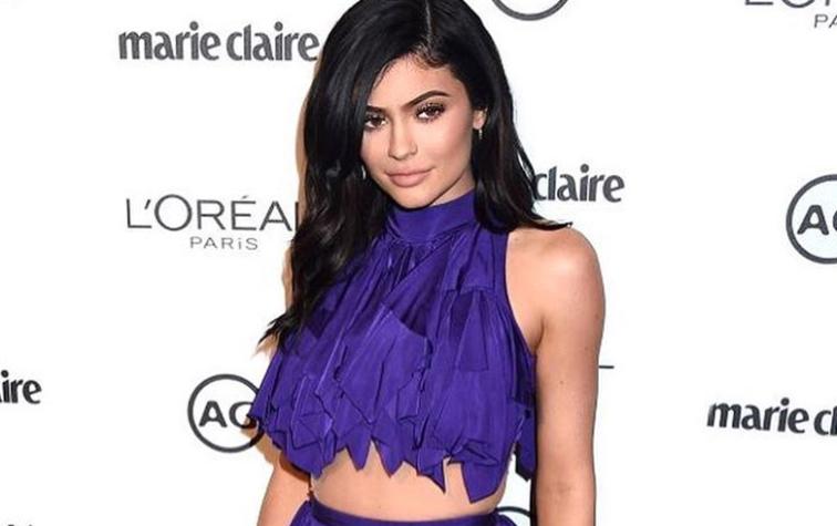 Kylie Jenner es acusada de abusar de Photoshop en foto casual 