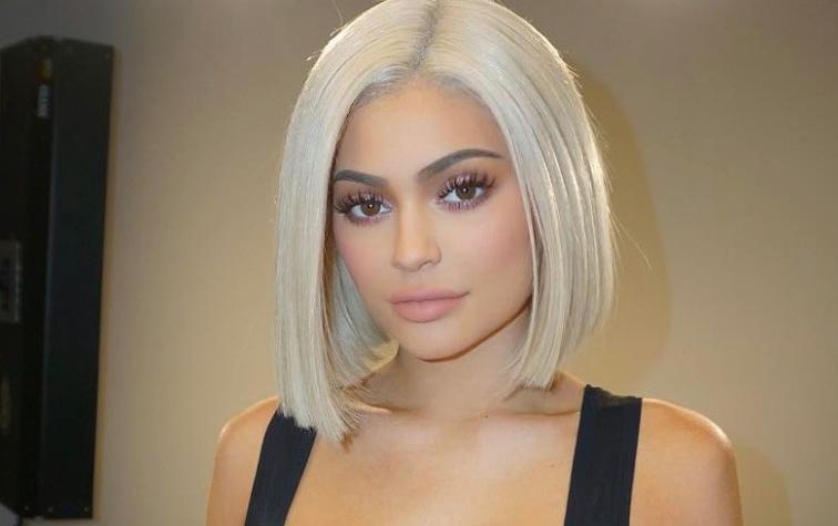 Kylie Jenner oculta supuesta cirugía usando notoria peluca 