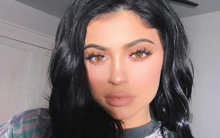 El look plástico de Kylie Jenner para salir de fiesta