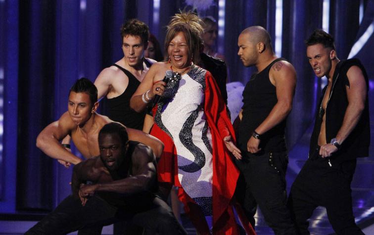 La cantante brasileña de "La Lambada" aparece carbonizada