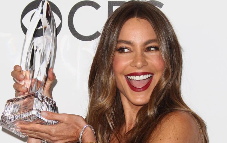 El escotado look de Sofia Vergara en los People's Choice Awards