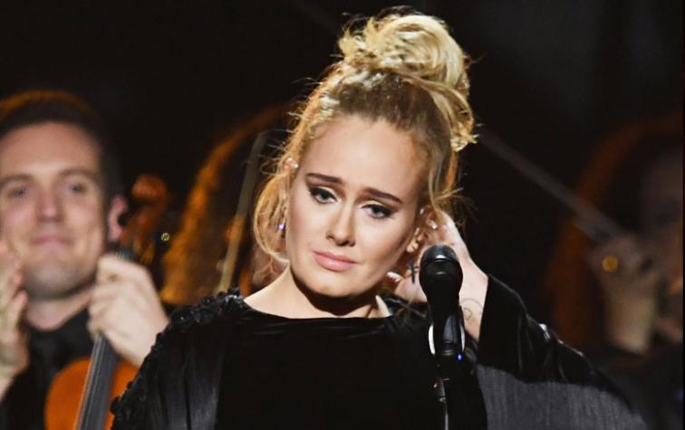 Adele se equivocó y pidió empezar de nuevo su homenaje a George Michael