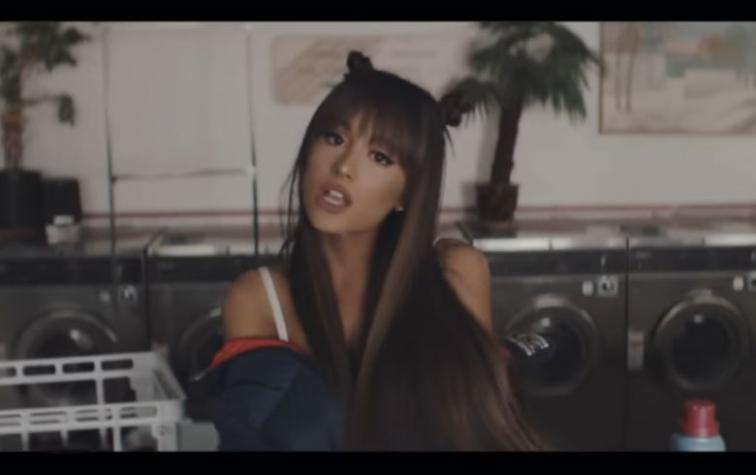Conoce el osado nuevo videoclip de Ariana Grande