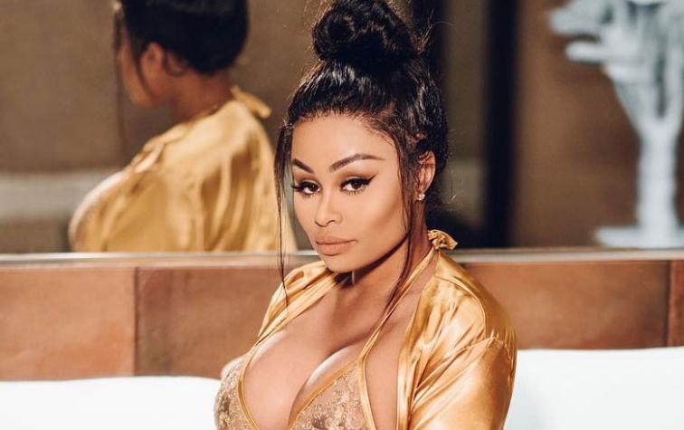 Captan a Blac Chyna saliendo del cine estupenda a tres meses de haber dado a luz