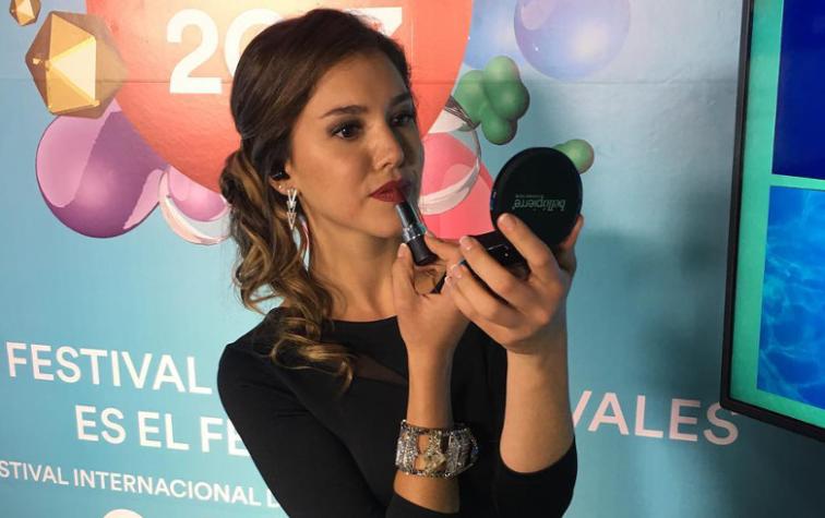 Carolina Mestrovic impacta con escote matador en nuevo backstage