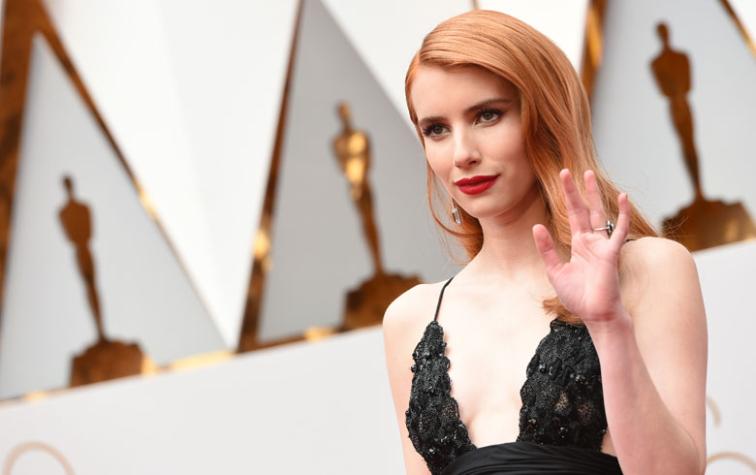 Emma Roberts deslumbró en la alfombra roja de los Oscars