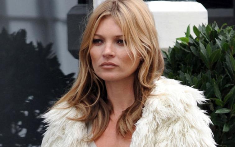 Kate Moss sosprende con desnudo total en W Magazine