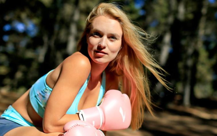 Kika Silva saca a relucir su faceta deportiva en sensual sesión de fotos