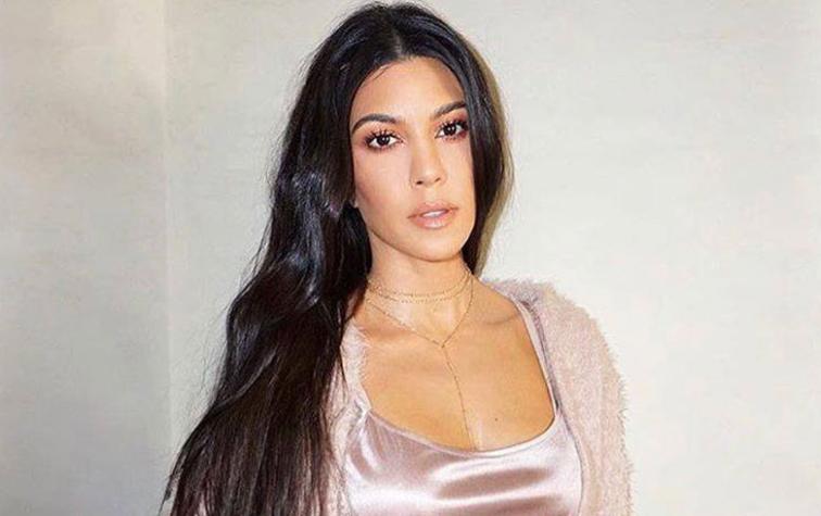 Kourtney Kardashian copia look de su hermana Kim