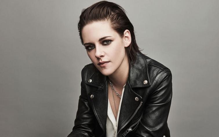 Súper casual llegó Kristen Stewart a ver a su novia en el desfile de Tommy Hilfiger