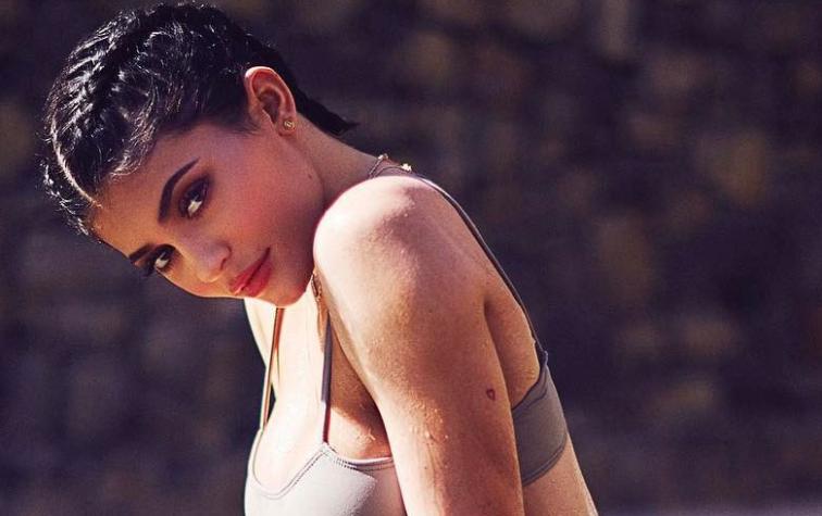 Kylie Jenner no deja de lucir su delantera ¡y con poses hot!