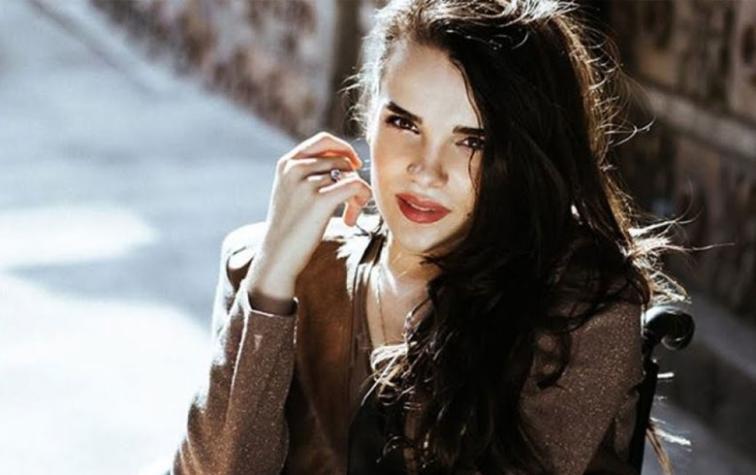 Modelo ucraniana en silla de ruedas rompe esquemas