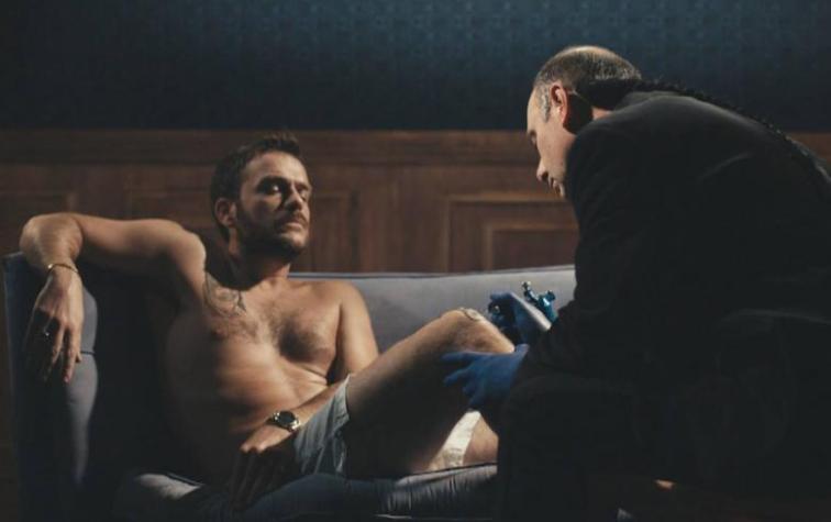 Ignacio Valenzuela rompe corazones a torso desnudo en promo de "Copa Confederaciones"