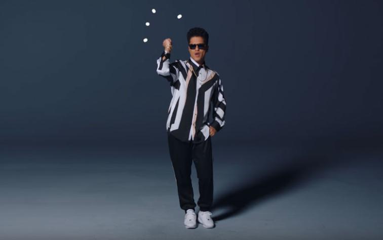 Bruno Mars se luce bailando en su nuevo videoclip 