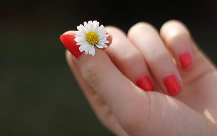 Mantén tus manos frescas y descansadas con esta rutina diaria