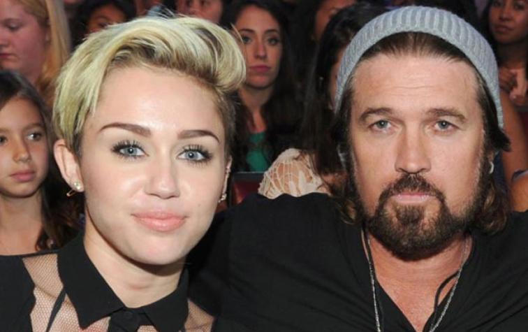 Papá de Miley Cyrus desmiente matrimonio de su hija