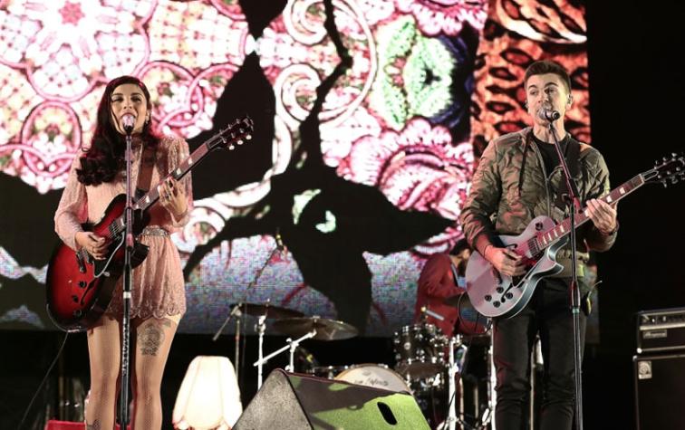 Juanes se declara fan hasta la muerte de Mon Laferte 