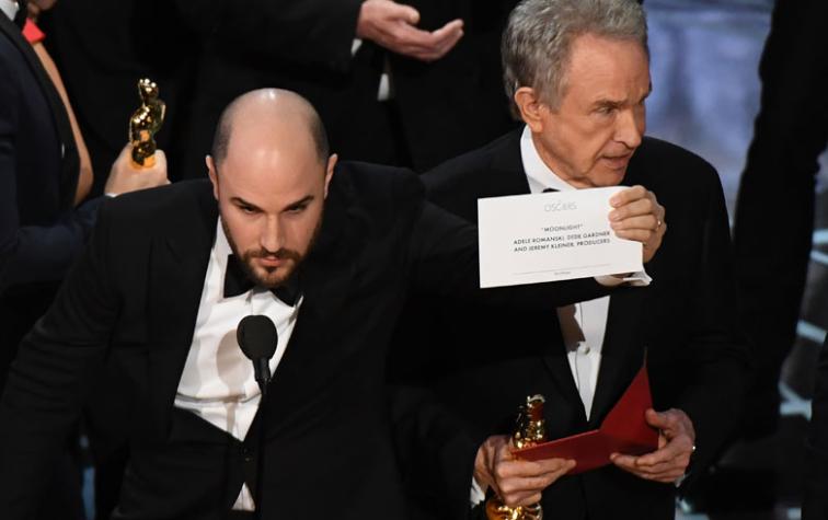 Academia de los Oscars despide a los responsable del épico error