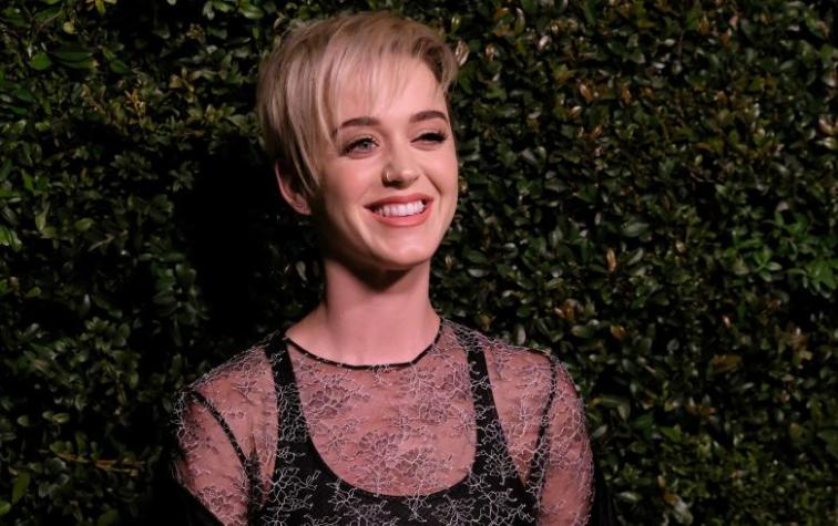 Katy Perry vuelve a cambiar de look y se convierte en una Kardashian