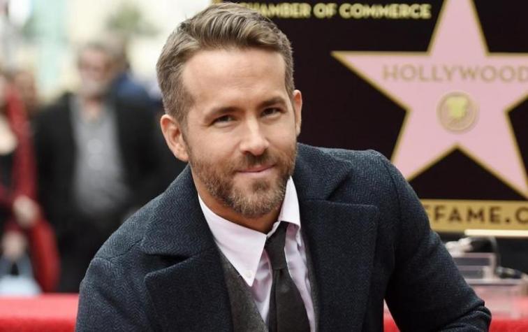 Fanático se tatúa el nombre de Ryan Reynolds en su trasero