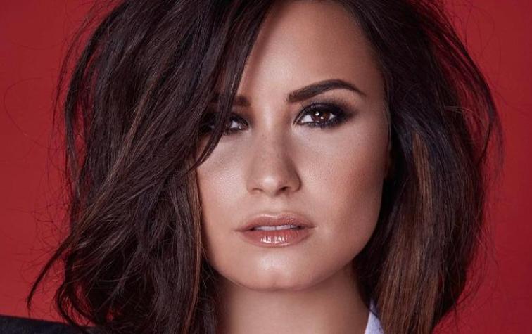 Demi Lovato se lució con escote profundo y cintura de avispa en la Time 100 Gala