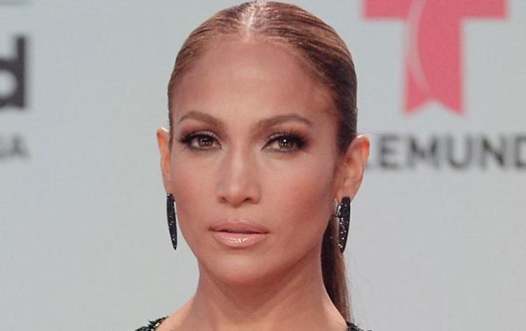 Revelador vestido de Jennifer Lopez en los Billboard pasará a la historia